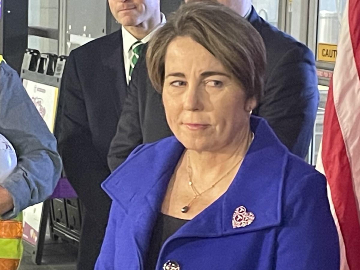 New poll finds rise in voters who see Mass. on wrong track